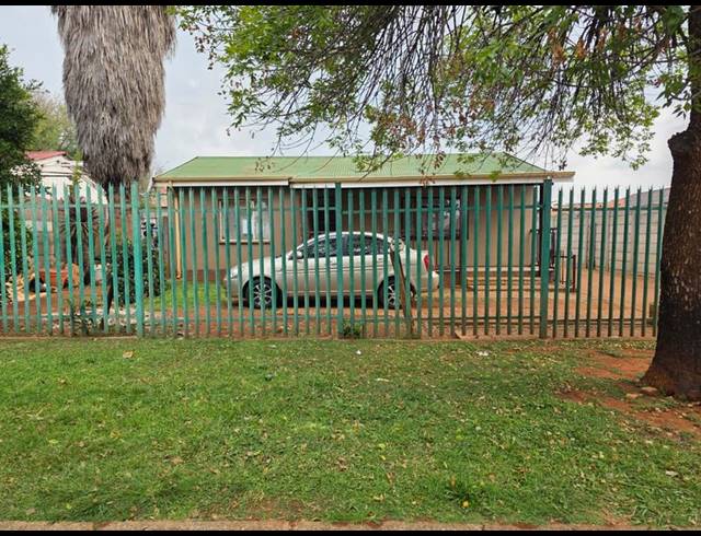 10 BEDROOM HOUSE FOR SALE IN KLOPPERPARK